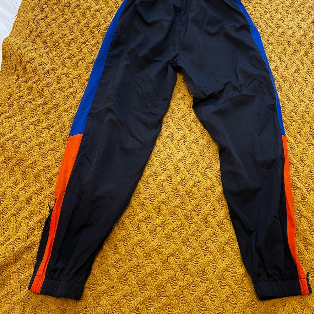 Windbreaker with stripe orange /blue